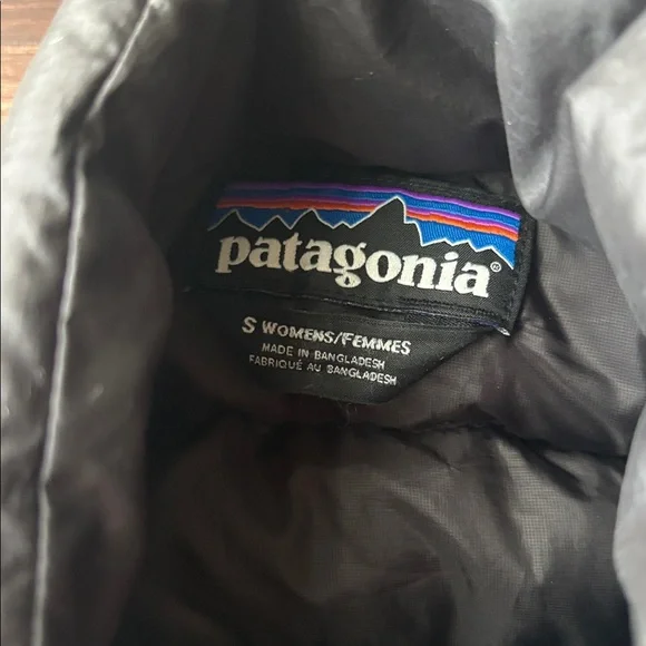 Patagonia: Women's Down Sweater™ Jacket - Picture 4 of 4